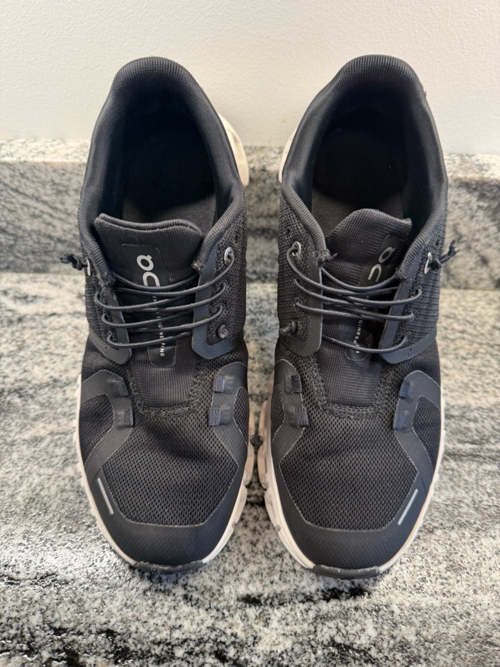 On Cloud 6 black/white sneakers